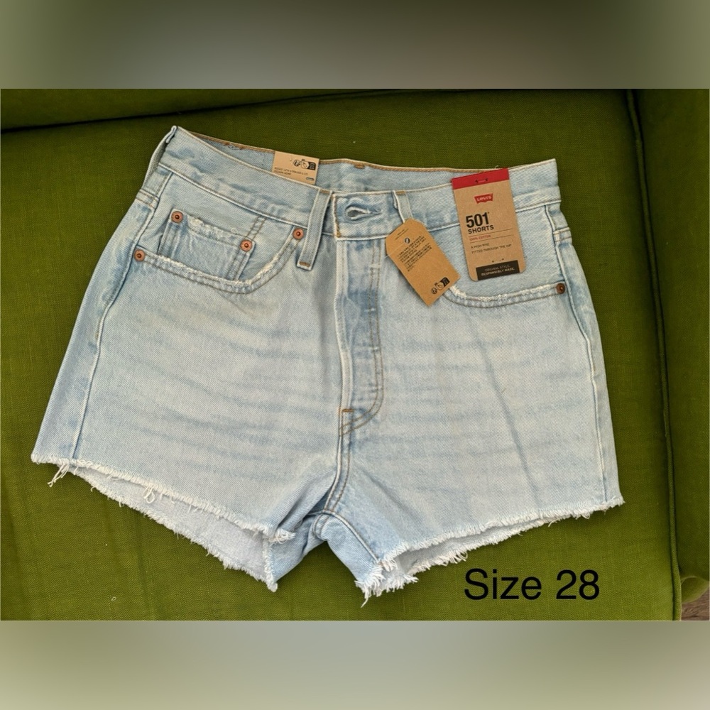 NWT Levi’s Women’s 501 Jean/Denim Shorts —  sz 28